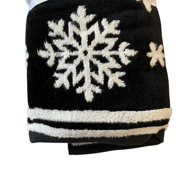 Tahari Christmas SNOWFLAKE Hand Towels 18x28 Coton Black & White Set of 2 New - Picture 3 of 10